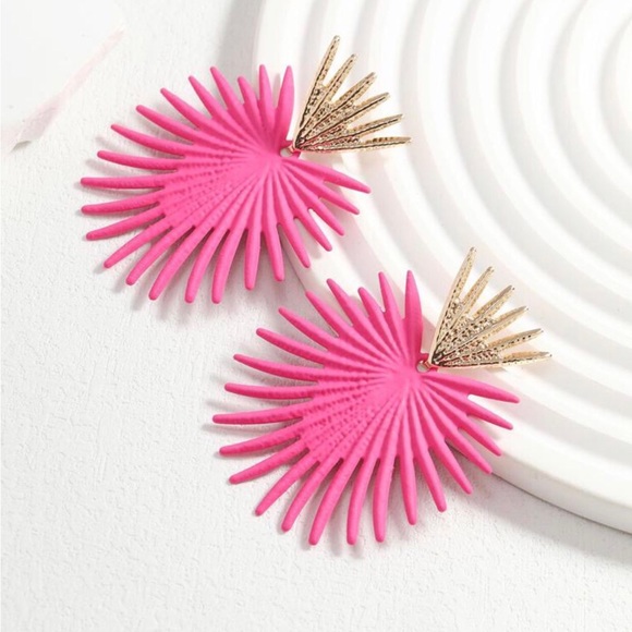 Zara “Radiance” Hot Pink Heart Crown Sunburst Beam Ray Regal Royal Gold Earrings - Picture 8 of 16